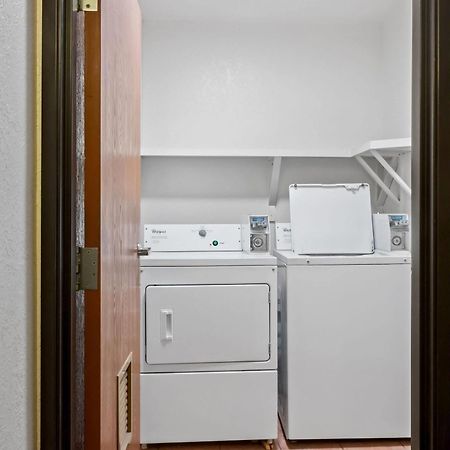 Super 8 By Wyndham Santa Rosa Otel Dış mekan fotoğraf