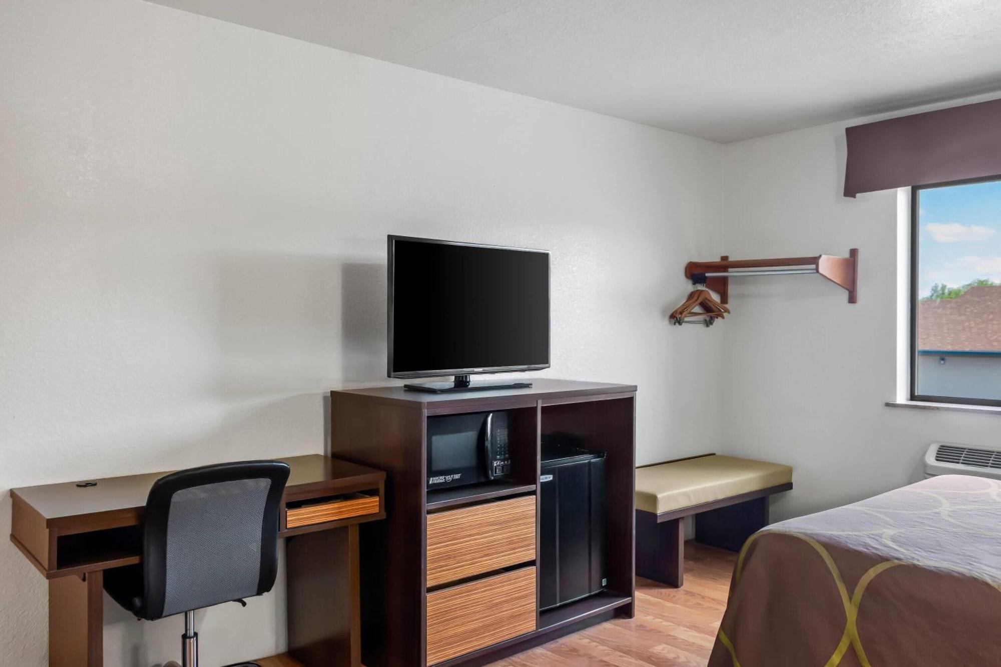 Super 8 By Wyndham Santa Rosa Otel Dış mekan fotoğraf