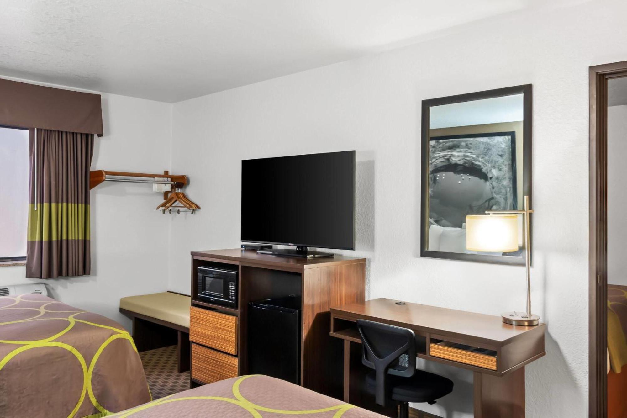 Super 8 By Wyndham Santa Rosa Otel Dış mekan fotoğraf