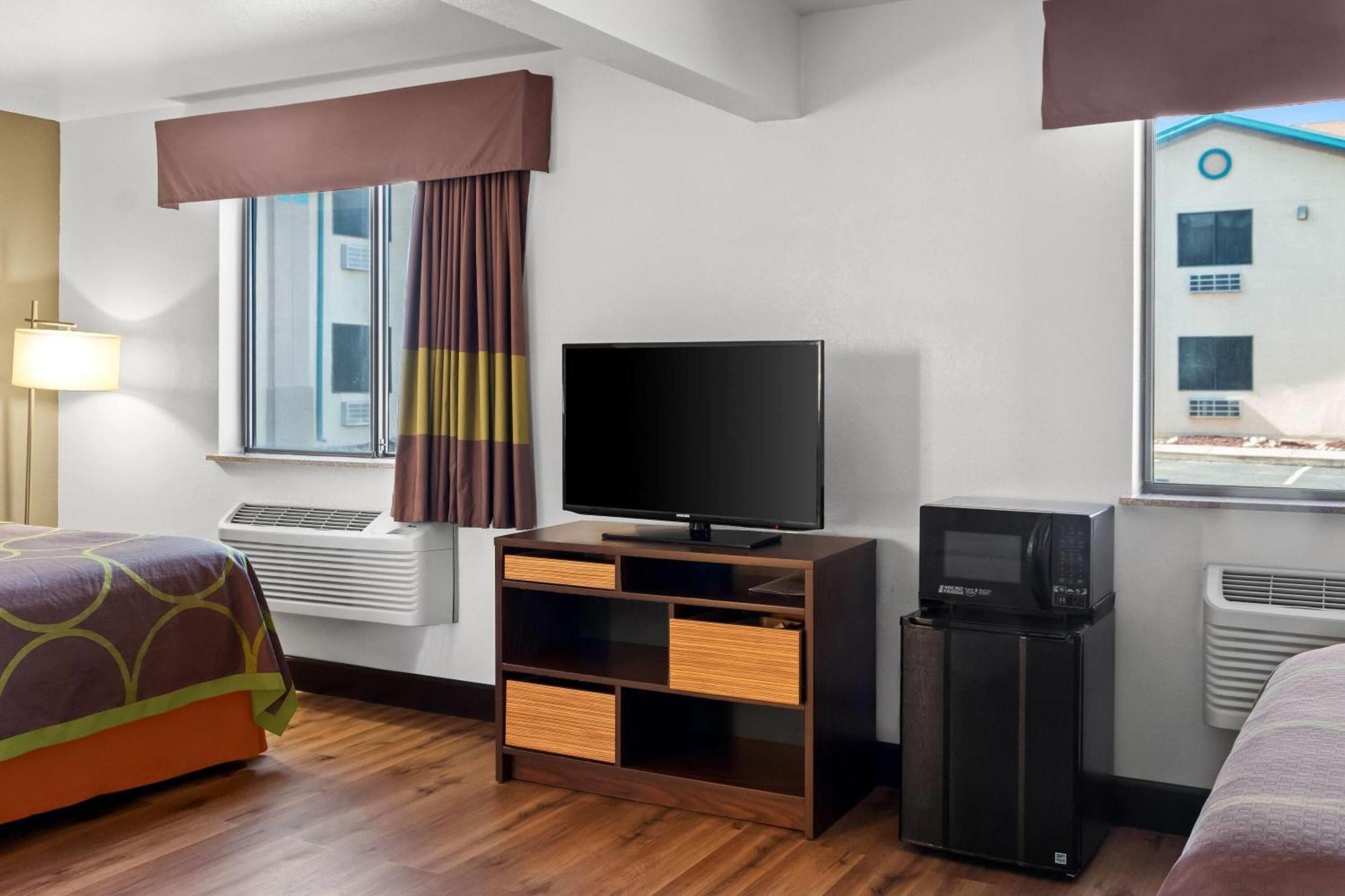 Super 8 By Wyndham Santa Rosa Otel Dış mekan fotoğraf