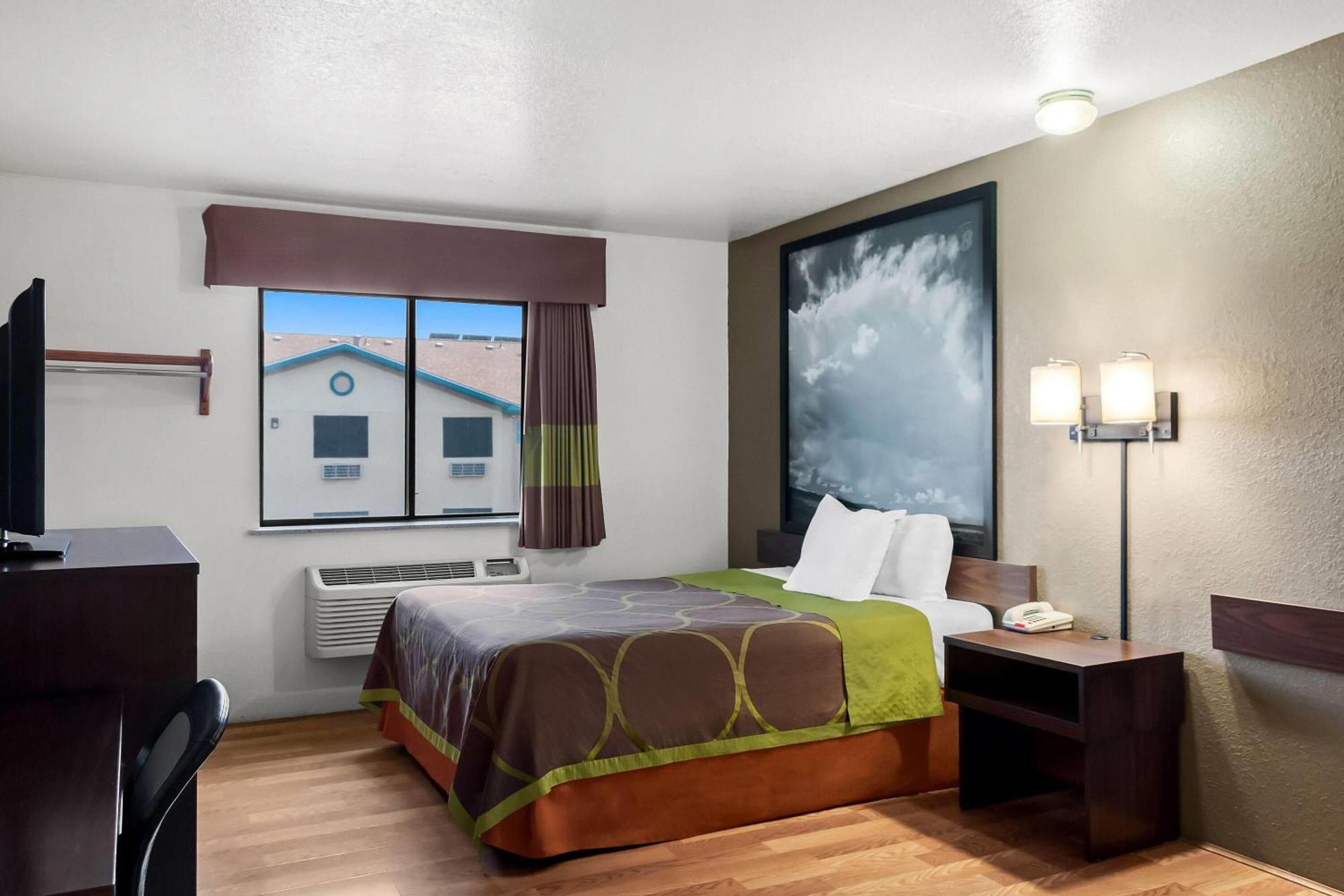 Super 8 By Wyndham Santa Rosa Otel Dış mekan fotoğraf