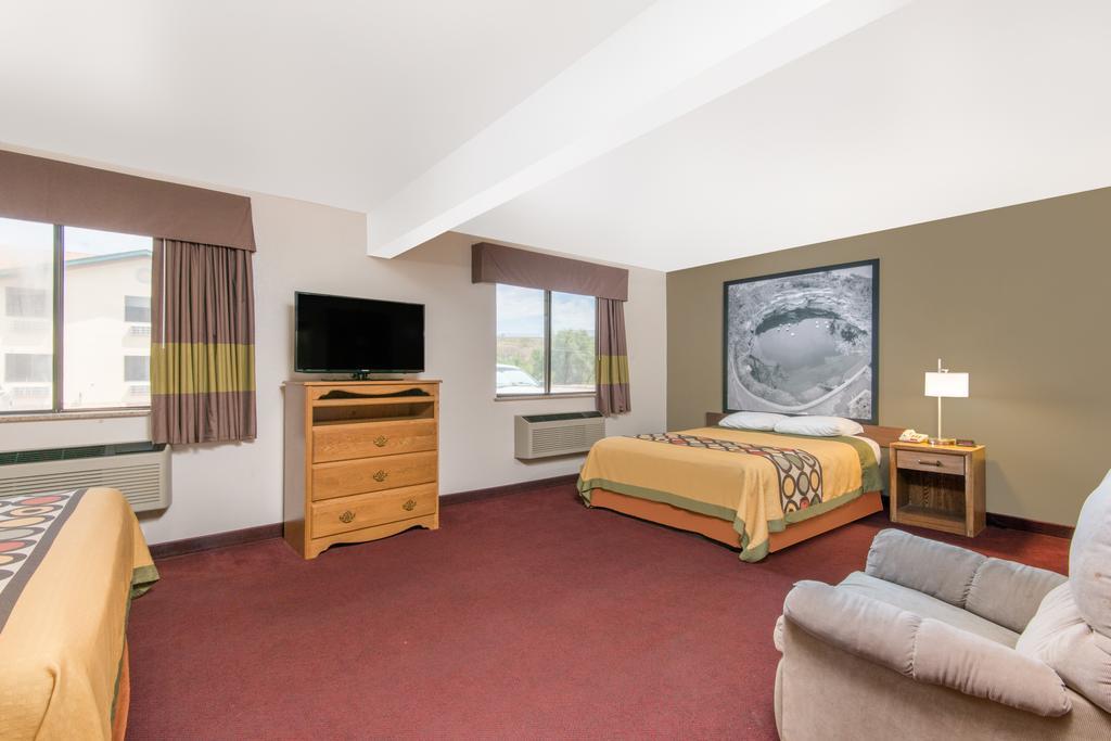 Super 8 By Wyndham Santa Rosa Otel Dış mekan fotoğraf