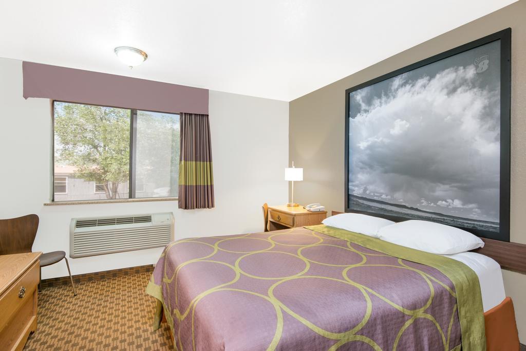 Super 8 By Wyndham Santa Rosa Otel Dış mekan fotoğraf